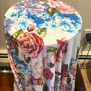 Posh peanut top sheet Floral with Roses and Hydrangeas